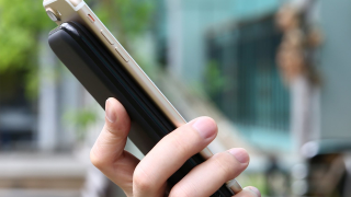 This 10,000mAh Battery Pack Is Nearly As Thin As Your Phone<em></em>
